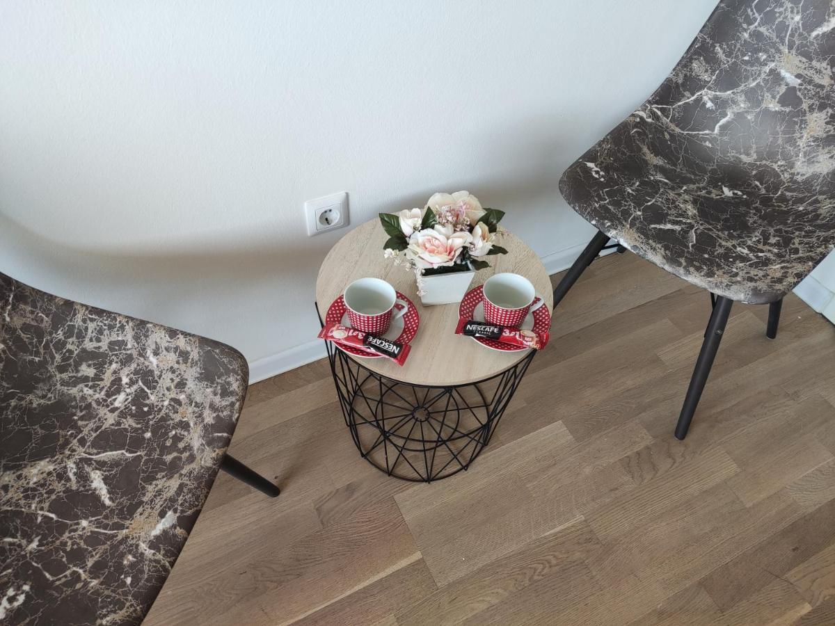 Apartmani Sarah 2 Тузла Экстерьер фото